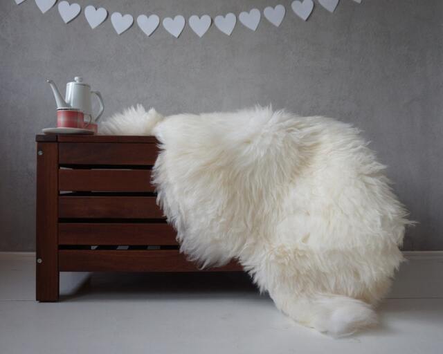 "Regular Sheepskin 48 ""x 28" - image 1