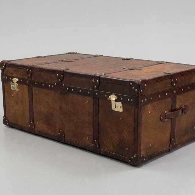 English Handmade Luxury Leather Reception Trunk Coffee Table - image 1