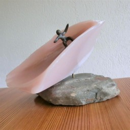 Wave Pink Soapstone Sculpture With Massive Bronze Surfer/ Green Patin/ On Flat Pearl Colloured Particular Stone/ 10-6 - thumbnail 4