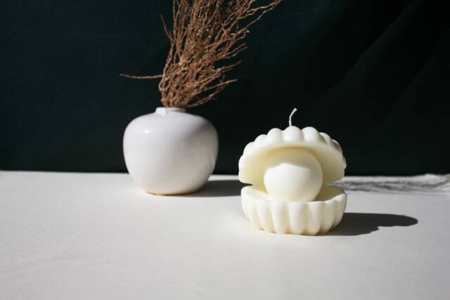 Seashell Pearl Candle - Coastal Oyster Shell Home Decor, Hand-Poured Soy Wax - image 1