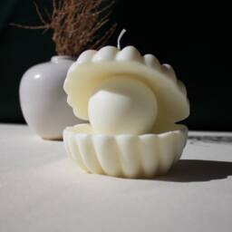 Seashell Pearl Candle - Coastal Oyster Shell Home Decor, Hand-Poured Soy Wax - thumbnail 3