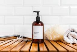 Amber Plastic Shampoo & Conditioner Bottles, Custom Labels, Minimalist, Refillable 500Ml, Soap Dispenser, Shower Dispenser Set