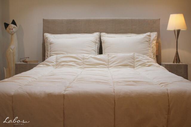 Natural Wool Filled Twin Duvet - Extra Warmth For Winter Bedding Bliss - Us Duty Paid - image 1