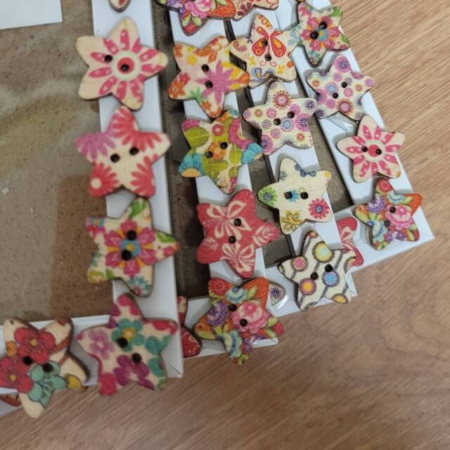 Patterned Wooden Star Button Photo Frame 4 X 6 Inch - image 1