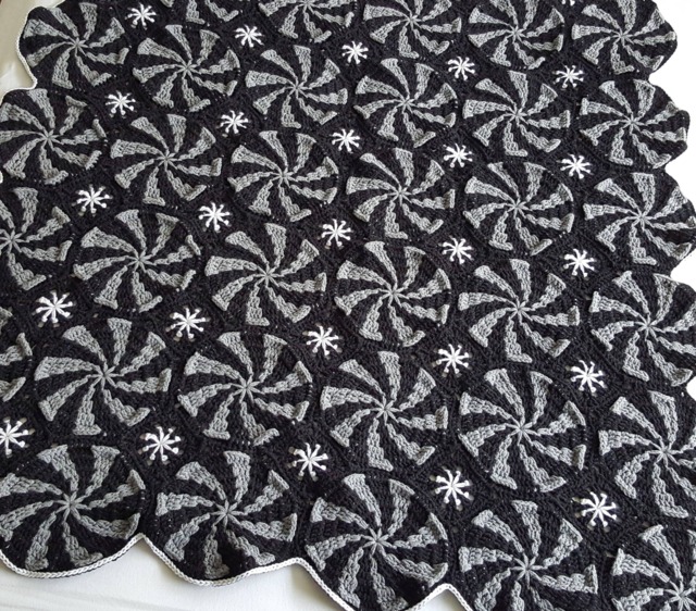 Black & White Peppermint Throw - image 1