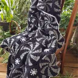 Black & White Peppermint Throw - thumbnail 2