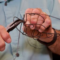 Wire Frog Sculpture, One Line Art, Steel Animal Decor - thumbnail 4
