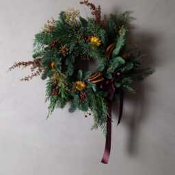 Fresh Spruce Christmas Wreath Rustic Foliage, Cinnamon & Orange - thumbnail 2