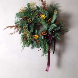 Fresh Spruce Christmas Wreath Rustic Foliage, Cinnamon & Orange - thumbnail 3
