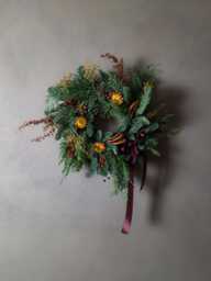 Fresh Spruce Christmas Wreath Rustic Foliage, Cinnamon & Orange - thumbnail 1