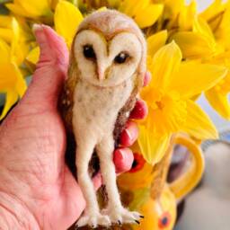 Miniature Barn Owl Sculpture - Needle Felt Owl, Handmade Woodland Bird, Collectible Fibre Art, Nature Gift - thumbnail 4