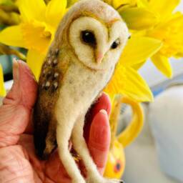 Miniature Barn Owl Sculpture - Needle Felt Owl, Handmade Woodland Bird, Collectible Fibre Art, Nature Gift - thumbnail 2