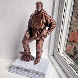 Ernest Shackleton Statue - Bronze-Effect Figure On White Stone-Effect Base - thumbnail 4