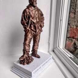 Ernest Shackleton Statue - Bronze-Effect Figure On White Stone-Effect Base - thumbnail 3