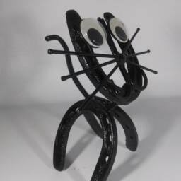 Horseshoe Cat, Kitty Figurine, Metal Art, Upcycled Art - thumbnail 3