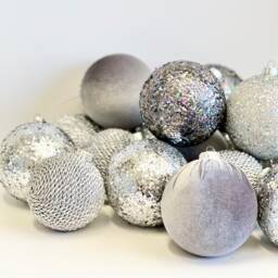 Handmade Silver Yarn Christmas Ball Ornament - 3.2 Inch - thumbnail 4