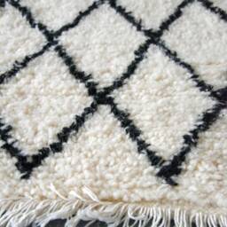 Poufs&pillows Original Berber Beni Ouarain Doormat Rug - Handwoven 100% Wool 100x65 cm White & Black - thumbnail 4