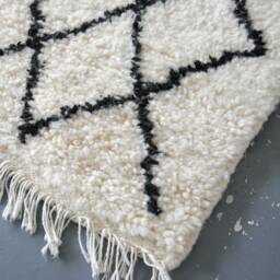 Poufs&pillows Original Berber Beni Ouarain Doormat Rug - Handwoven 100% Wool 100x65 cm White & Black - thumbnail 2