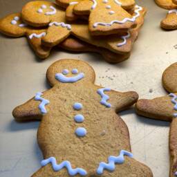 Set Of 4, Fake Gingerbreads Family, Christmas Gingerbread Biscuits, Festive Food, Replica Decor, People - thumbnail 2