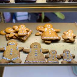 Set Of 4, Fake Gingerbreads Family, Christmas Gingerbread Biscuits, Festive Food, Replica Decor, People - thumbnail 3