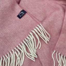 New Pure Wool Blanket Throw in Dusty Rose Pink - thumbnail 3