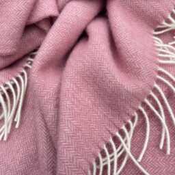New Pure Wool Blanket Throw in Dusty Rose Pink - thumbnail 2