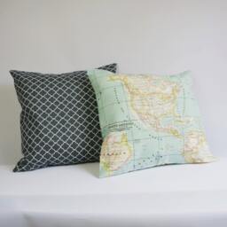 Grey Graphic Pillow Case, Moroccan Print Cover, Quatrefoil Pillow, Clover Anthracite & White, Hard Coal Case - thumbnail 2