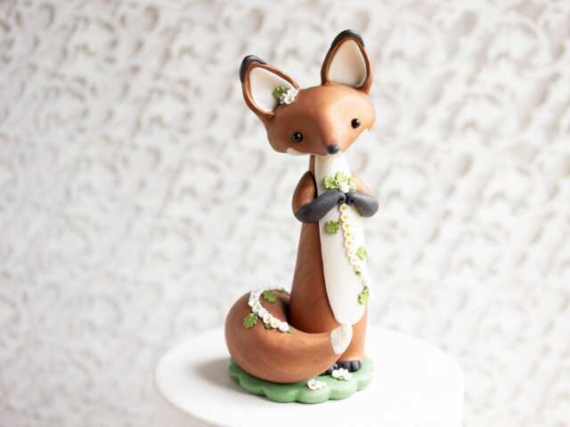 Red Fox Makes A Daisy Chain - Figurine - image 1