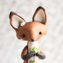 Red Fox Makes A Daisy Chain - Figurine - thumbnail 2