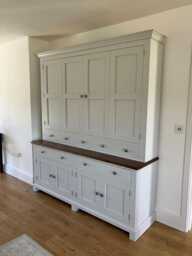 Tv/Entertainment Media Unit Dresser With Bi-Fold Doors, Drawers & Cupboards, Free Standing, Painted, Shaker Doors