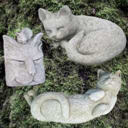 3x Stone Cat Garden Ornament Set - Outdoor Animal Sculptures Handmade Statues & Plaque Rustic Decor British Gift - thumbnail 1