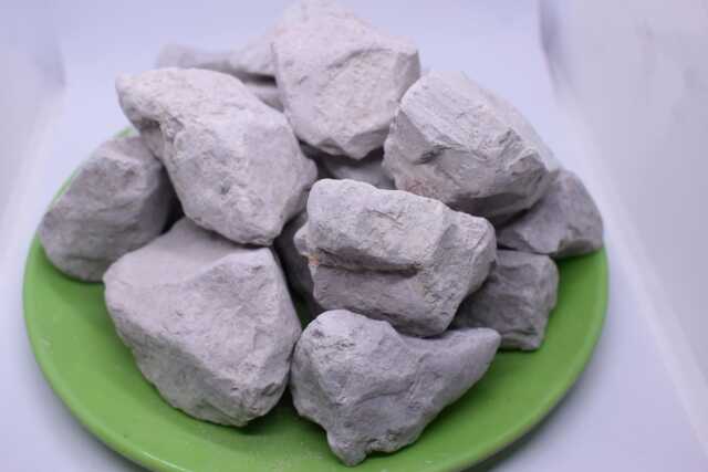 Almonds Clay