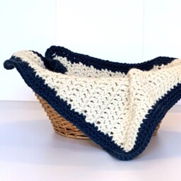 White Crochet Baby Blanket With Blue Border - thumbnail 4