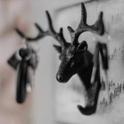 Deer Key Holder Wooden Wall Organizer, Forest Decor, Rustic Entryway Rack, Pine Wood Hanger, Nature Home Decor Gift - thumbnail 3