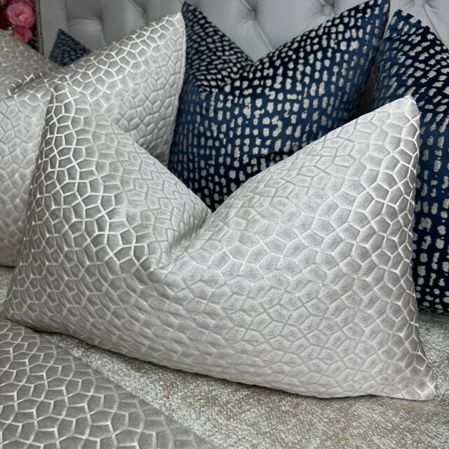 "Lumbar Pillow Cover, Luxury Cushion Scatter Cover 12""x20" - image 1