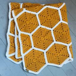 Sweet Honeycomb Blanket - thumbnail 2