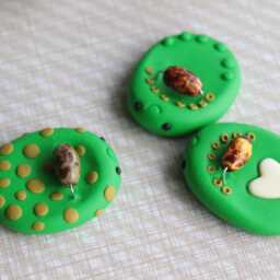 Green Polymer Clay Worry Stone With Spining Bead, Anxiety Relief Fidget Buddy - thumbnail 3