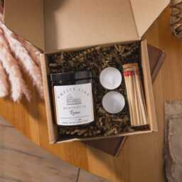 Rome Holiday Scented Soy Candle Italian Travel Memory Gift - thumbnail 3