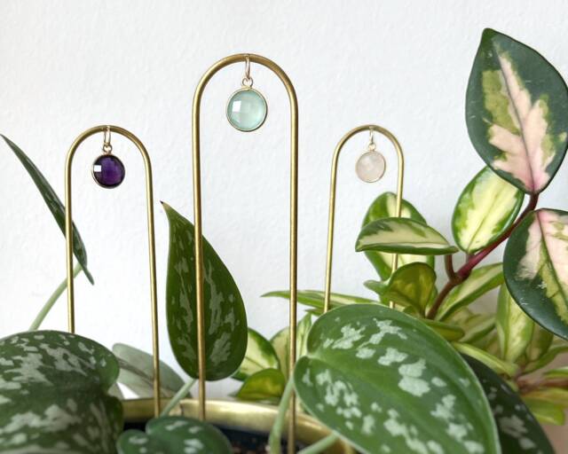 Brass Plant Stake With Faceted Gemstone, Brass Stick, Amethyst, Chalcedony, Rose Quartz Minimalist Planter Accessory, Treillis Support - image 1