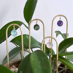 Brass Plant Stake With Faceted Gemstone, Brass Stick, Amethyst, Chalcedony, Rose Quartz Minimalist Planter Accessory, Treillis Support - thumbnail 2