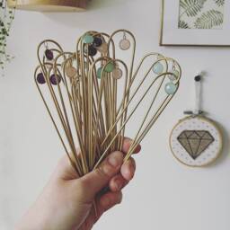 Brass Plant Stake With Faceted Gemstone, Brass Stick, Amethyst, Chalcedony, Rose Quartz Minimalist Planter Accessory, Treillis Support - thumbnail 3
