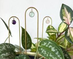 Brass Plant Stake With Faceted Gemstone, Brass Stick, Amethyst, Chalcedony, Rose Quartz Minimalist Planter Accessory, Treillis Support - thumbnail 1