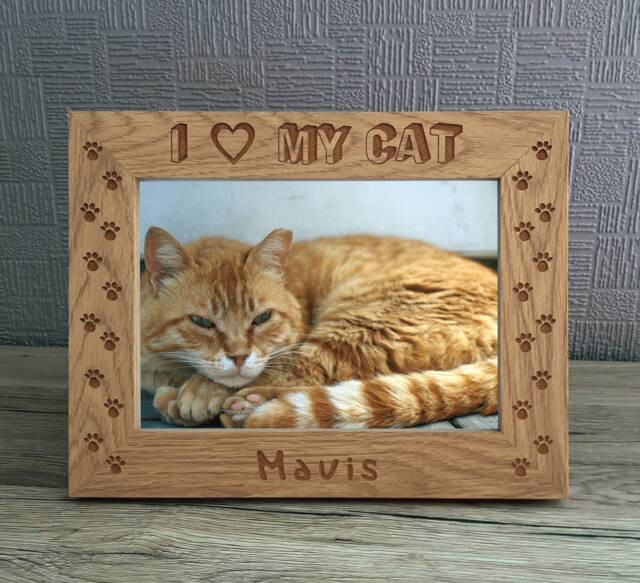 I Love My Cat Personalised Engraved Wooden Photo Frame Memorial Keepsake Gift Pet Paw Print Trail, Size 7 X 5 - image 1