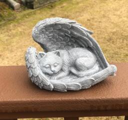 Cat Sleeping in Angel Wings Pet Memorial Statue, Concrete Figure, Garden Decor Cement - thumbnail 1