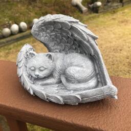Cat Sleeping in Angel Wings Pet Memorial Statue, Concrete Figure, Garden Decor Cement - thumbnail 3