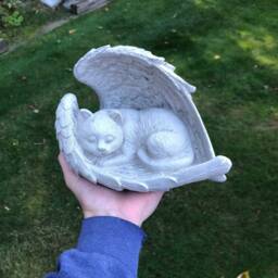 Cat Sleeping in Angel Wings Pet Memorial Statue, Concrete Figure, Garden Decor Cement - thumbnail 4