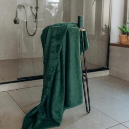 Cozy Emerald Bath Towel, Oversized Hotel Softness & Absorbency Dark Green Spa Plush Bathroom Housewarming Gift - thumbnail 2