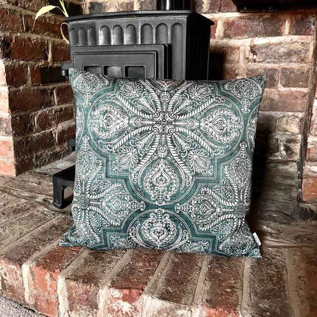 1353. Melfi Emerald Velvet Cushion Cover Various Sizes - image 1