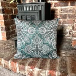 1353. Melfi Emerald Velvet Cushion Cover Various Sizes - thumbnail 2