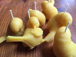 Beeswax Small Sparrow Candle - thumbnail 1